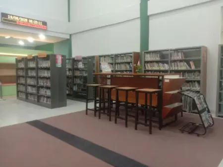 Perpustakaan umum di Bandung sebagai tempat kerja gratis dengan ruang baca yang tenang. (Sumber: dispusip.bandungkab.go.id)