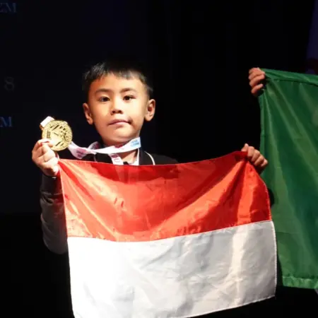 Natael Wiraatmaja, siswa SD asal Bandung, meraih prestasi di ajang olimpiade sains internasional.