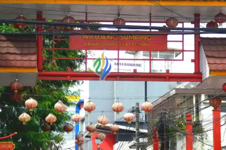Lampion yang di pajang di Jl. Kelenteng, Ciroyom, Kecamatan Andir, Kota Bandung, Jawa Barat, Rabu (4/2/2026), Muhammad Farhan Rizqi/ MG