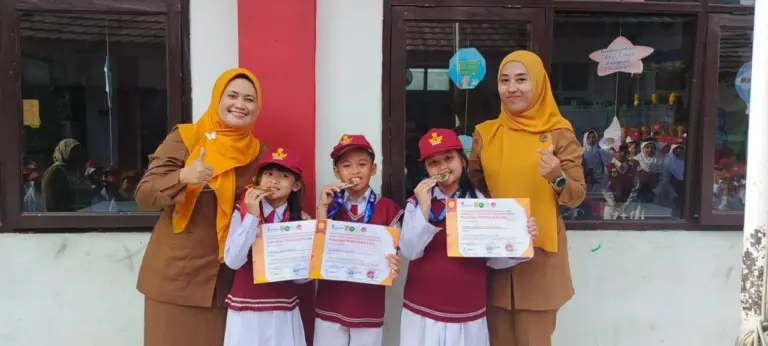 Prestasi Mulai Tumbuh, Siswa SDN 184 Buah Batu Sabet Juara Nasional Karate