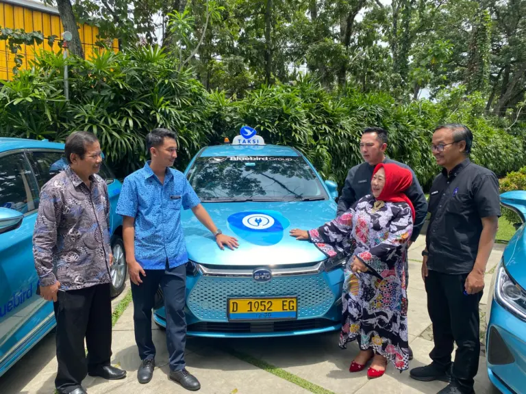 Bluebird Hadirkan 50 Taksi Listrik di Bandung, Perkuat Layanan Jelang Ramadan dan Lebaran