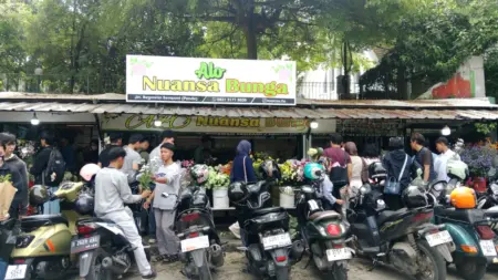 Valentine Melejit, Omzet Pedagang di Pasar Bunga Pandu Naik Dua Kali Lipat Valentine Melejit, Omzet Pedagang di Pasar Bunga Pandu Naik Dua Kali Lipat