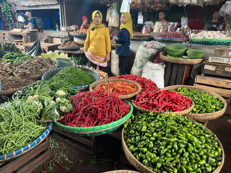 Tiga Hari Jelang Ramadan, Harga Bapokting di Pasar Ciawitali Garut Naik Signifikan