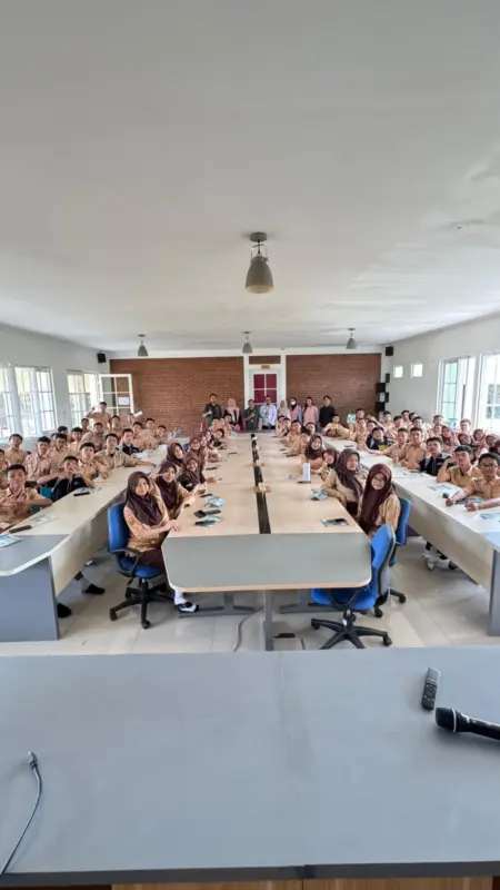 PLN Edukasi Keselamatan Listrik di SMKN 13 Bandung