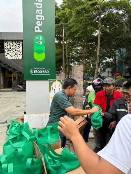 Pegadaian Kanwil X Jabar Tebar Keberkahan Berbagi 1.200 Paket Takjil untuk Masyarakat Pegadaian Kanwil X Jabar Tebar Keberkahan Berbagi 1.200 Paket Takjil untuk Masyarakat