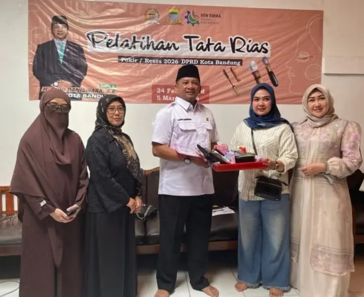 Reses DPRD Tak Sekadar Serap Aspirasi, Soni Daniswara Dorong Perempuan Bojongloa Kaler Mandiri Lewat Pelatihan Tata Rias
