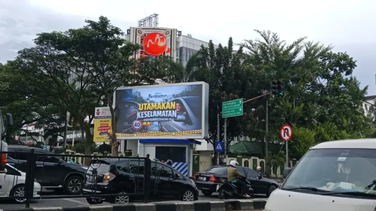 Videotron di Atas Pos Gatur Gasibu Disorot, Pengamat ITB Minta Pemkot Tegas Atur Tata Ruang