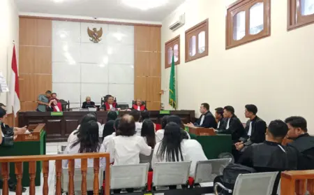 Sidang Perdana Kasus Sindikat Penjualan Bayi di gelar PN Bandung 31/3/2026 (Sarah/Koran Mandala)