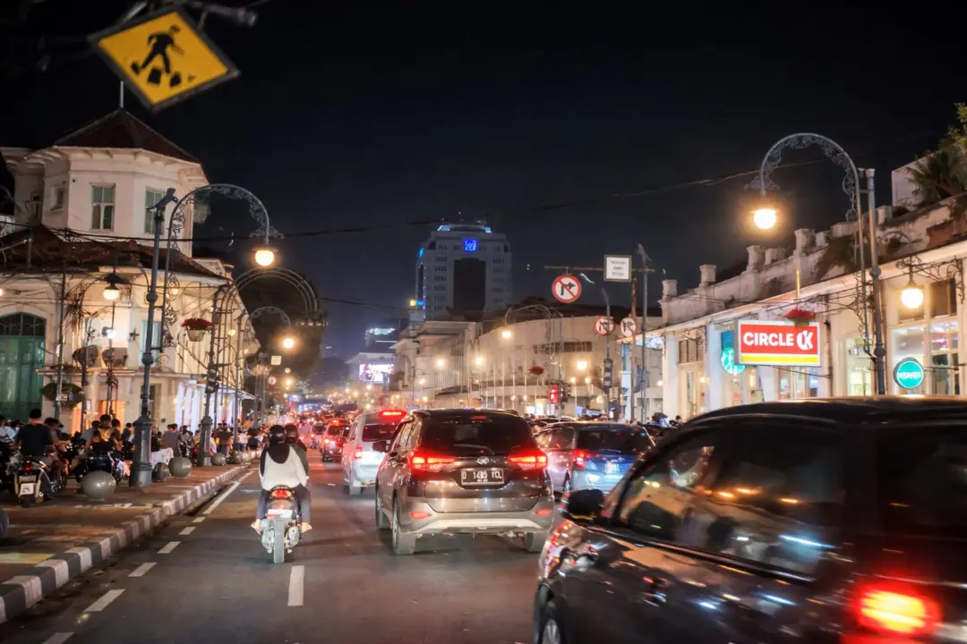 Suasana Braga dipadati pengunjung (Senin 23/3/2026)