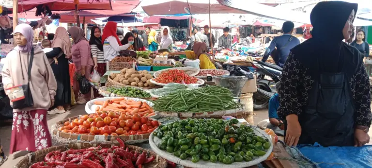 Harga bapokting di pasar Ciawitali Garut turun