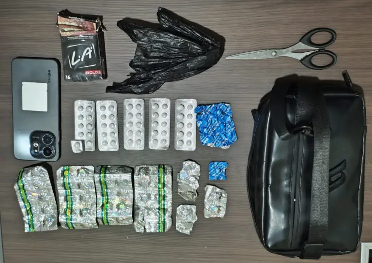 Satresnarkoba Polres Garut Tangkap Pengedar Obat Psikotropika di Tarogong Kaler Satresnarkoba Polres Garut Tangkap Pengedar Obat Psikotropika di Tarogong Kaler