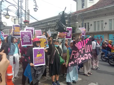 Simpul Puan Ajak Perempuan Bangkit di Peringatan Hari Perempuan Internasional di Bandung