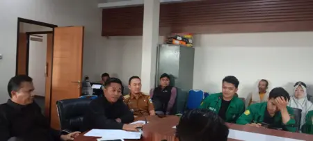 Komisi II DPRD Garut menerima audensi penangan banjir di Desa Wanajaya Wanaraja Garut