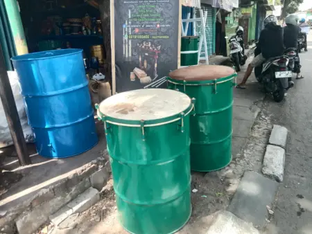 Penjual Bedug di Bandung Keluhkan Penurunan Pesanan pada Ramadan 2026