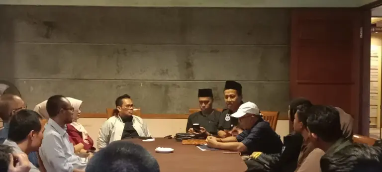 Aquatik Garut Gelar Buka Bersama, Bahas Persiapan Porprov 2026 dan Penambahan Klub Renang Aqutik,penetepan anggota baru bersama Kadispora,ketua KONI di pujasega Bale Ting trim Tarogong Garut
