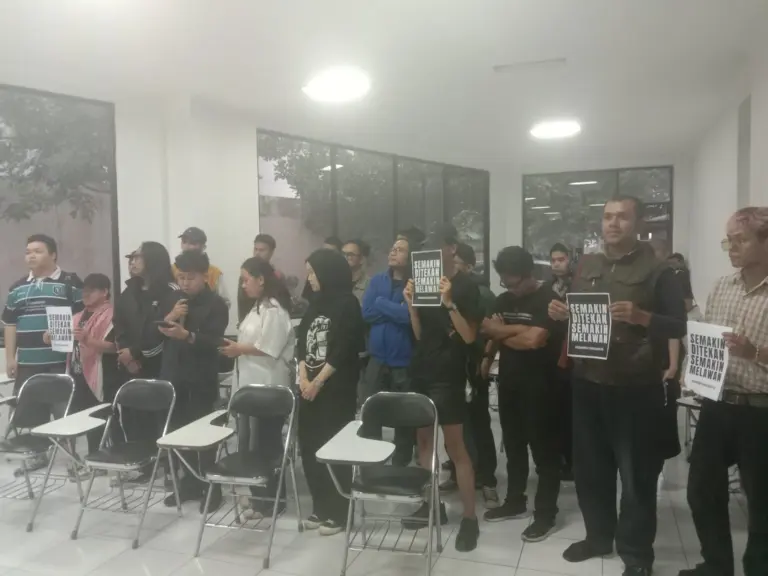 Koalisi Masyarakat Sipil Bandung Kecam Serangan Air Keras terhadap Andrie Yunus, Ajukan Empat Tuntutan Pernyataan sikap Koalisi Warga Bandung Lawan Pembungkaman menyusul kasus serangan air keras terhadap aktivis KontraS Andrie Yunus