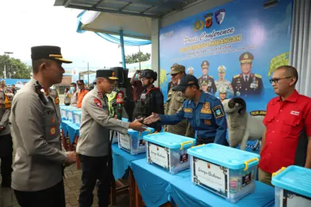 Kapolda Jabar Tinjau Pos Terpadu GTC Limbangan, Pastikan Kesiapan Operasi Ketupat Lodaya 2026 Kapolda Jabar Tinjau Pos Terpadu GTC Limbangan, Pastikan Kesiapan Operasi Ketupat Lodaya 2026