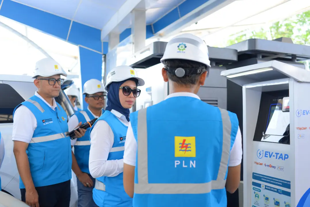 Direktur Distribusi PLN Tinjau SPKLU di Jalur Mudik Tol Trans Jawa, Pastikan Pemudik Kendaraan Listrik Aman hingga Tujuan