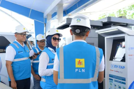 Direktur Distribusi PLN Tinjau SPKLU di Jalur Mudik Tol Trans Jawa, Pastikan Pemudik Kendaraan Listrik Aman hingga Tujuan Direktur Distribusi PLN Tinjau SPKLU di Jalur Mudik Tol Trans Jawa, Pastikan Pemudik Kendaraan Listrik Aman hingga Tujuan