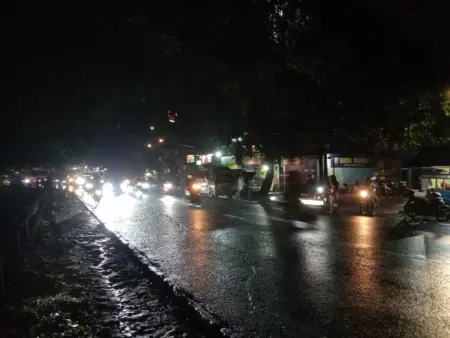 Jelang Lebaran, Arus Mudik di Bundaran Cibiru Melandai Situasi jalan Cibiru Bandung