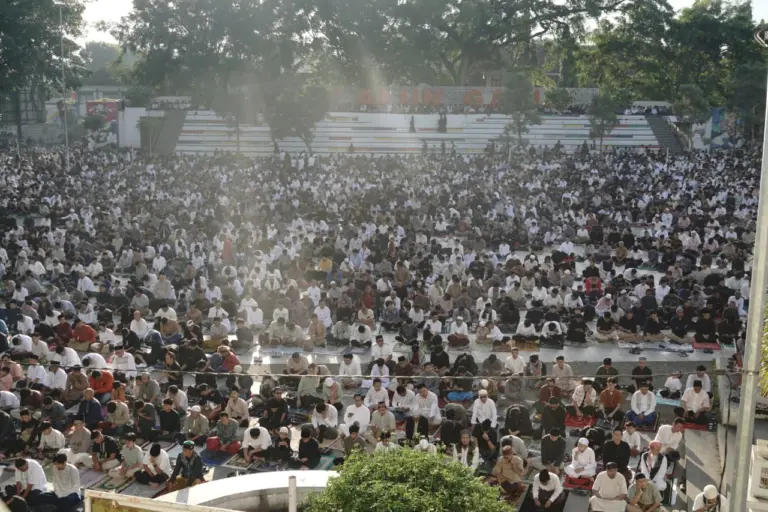 Bupati Garut Ajak Warga Jadikan Idulfitri Momentum Pererat Persaudaraan Bupati Garut Ajak Warga Jadikan Idulfitri Momentum Pererat Persaudaraan