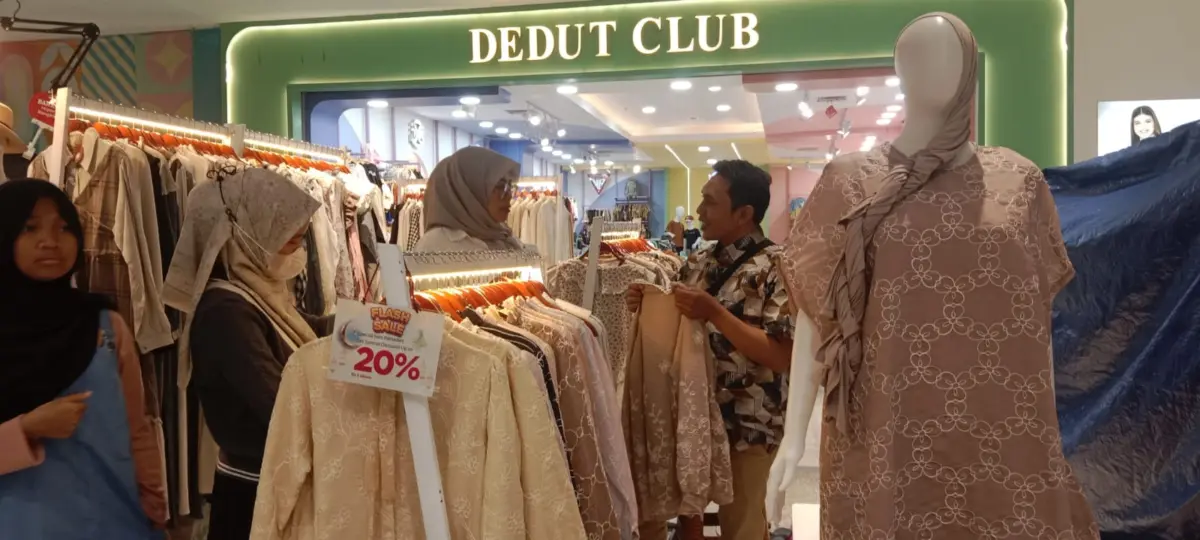 Hari Raya, Penjual Baju di Garut Masih Raup Omzet, Pembeli Tetap Berdatangan