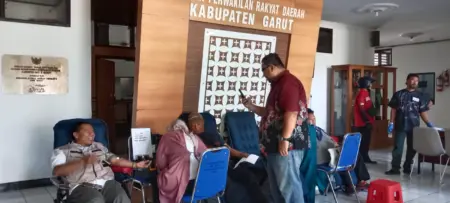 Masa Cuti, Yudha Puja Turnawan Gelar Donor Darah untuk Bantu Stok PMI Garut Masa Cuti, Yudha Puja Turnawan Gelar Donor Darah untuk Bantu Stok PMI Garut
