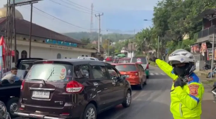 Arus Balik Mulai Padat, Satlantas Polres Garut Terapkan CB Pengurasan di Jalur Tasik–Bandung