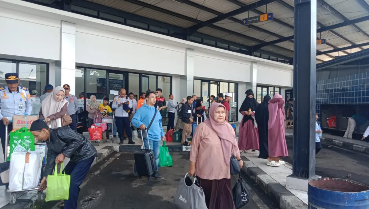 Arus Balik Lebaran 2026 Meningkat, Terminal Guntur Melati Garut Dipadati Pemudik
