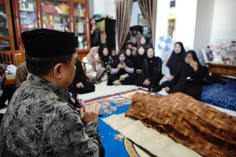 Bupati Garut Sampaikan Duka Mendalam atas Wafatnya Sekmat Pakenjeng Irpan Fitriana Bupati Garut Sampaikan Duka Mendalam atas Wafatnya Sekmat Pakenjeng Irpan Fitriana