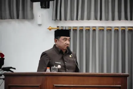 Sampaikan LKPJ 2025, Bupati Garut Klaim IPM Naik ke Kategori Tinggi, Kemiskinan Turun Tipis Sampaikan LKPJ 2025, Bupati Garut Klaim IPM Naik ke Kategori Tinggi, Kemiskinan Turun Tipis