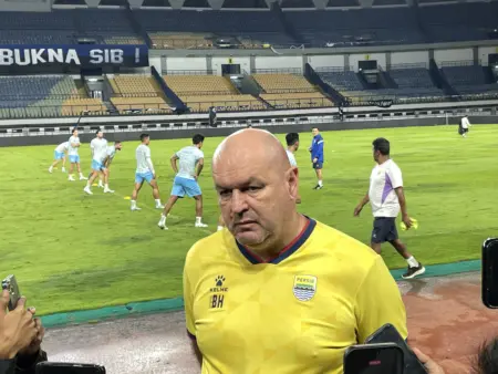Persib Siap Mengamuk di GBLA! Amunisi Kembali Lengkap, Bali United Akan Jadi Korban Selanjutnya? Bojan Hodak Buka Peluang Julio Cesar Tampil di Laga Selanjutnya