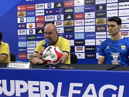 Waspadai Ketajaman Persik Kediri, Bojan Hodak Akui Persib Sulit Tentukan Starting XI