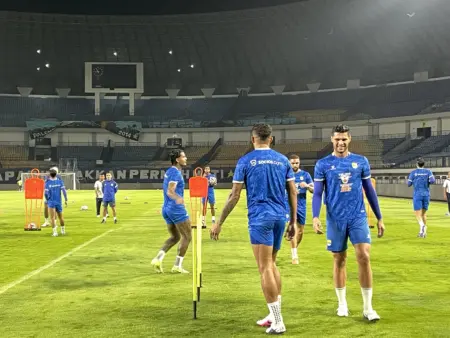 Mandul di Kandang! PERSIB Ditahan Arema 0-0, Jarak dengan Borneo FC Makin Tipis Preview Laga Borneo FC vs Persib Bandung : Adu Taktik Kedua Tim Papan Atas