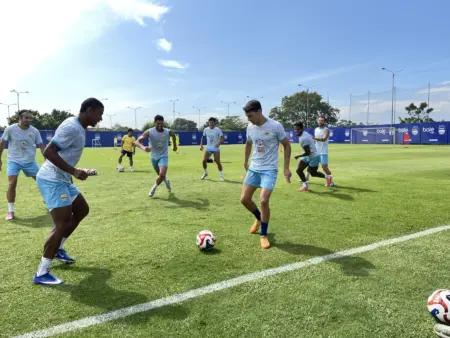 Laga Dewa United vs Persib Tanpa Penonton, Bobotoh Diminta Tahan Diri Usai Rehat Sepekan, Persib Bandung Mulai Gelar Latihan Perdana