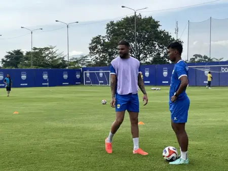 Thom Haye dan Layvin Kurzawa Mulai Gabung Latihan, Persib Makin Komplit Thom Haye dan Layvin Kurzawa Mulai Gabung Latihan, Persib Makin Komplit