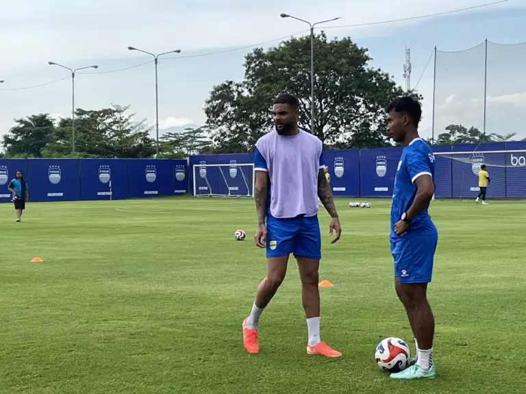 Thom Haye dan Layvin Kurzawa Mulai Gabung Latihan, Persib Makin Komplit