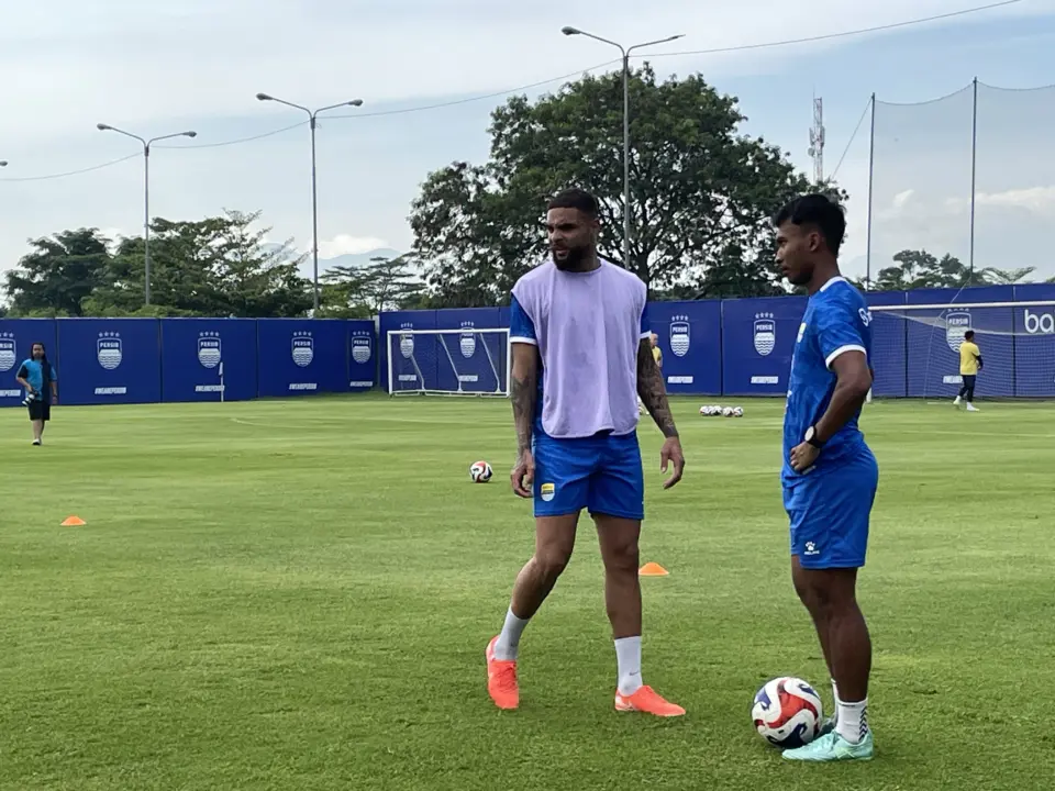 Thom Haye dan Layvin Kurzawa Mulai Gabung Latihan, Persib Makin Komplit