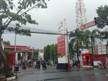 Cadangan BBM Nasional Tinggal 20 Hari, Gejolak Timur Tengah Picu Kekhawatiran Pekerja Transportasi Cadangan BBM Nasional Aman 20 Hari, Gejolak Timur Tengah Picu Kekhawatiran Pekerja Transportasi
