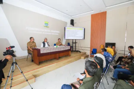 Kepesertaan BPJS di Babakan Surabaya Baru 79 Persen, Warga Tak Aktif Terancam Sulit Akses Layanan Kesehatan Kepesertaan BPJS di Babakan Surabaya Baru 79 Persen, Warga Tak Aktif Terancam Sulit Akses Layanan Kesehatan