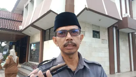 Baznas Garut Tetapkan Zakat Fitrah 2026 Rp40.500 per Orang, Potensi dari ASN Bisa Capai Rp600 Juta Baznas Garut Tetapkan Zakat Fitrah 2026 Rp40.500 per Orang, Potensi dari ASN Bisa Capai Rp600 Juta
