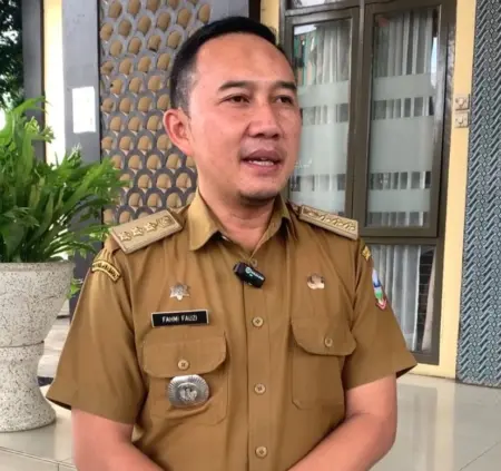 Urus e-KTP Kini Bisa di Kecamatan, Warga Wanaraja Tak Perlu ke Pusat Kota Camat Wanaraja, Fahmi Fauzi