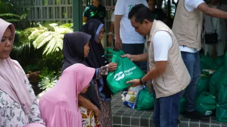 Pegadaian Salurkan Mobil Siaga dan Sembako untuk Warga Batukaras Pegadaian Salurkan Mobil Siaga dan Sembako untuk Warga Batukaras