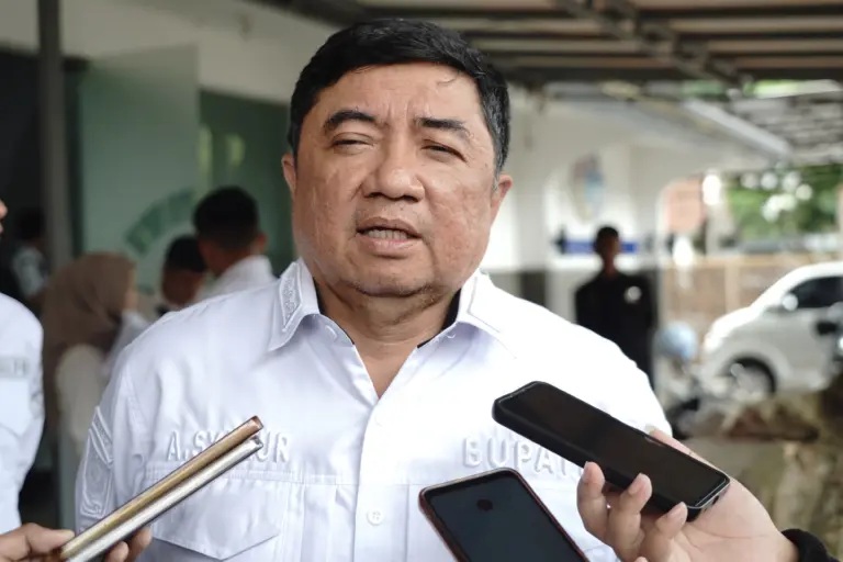Bupati Garut, Abdusy Syakur Amin