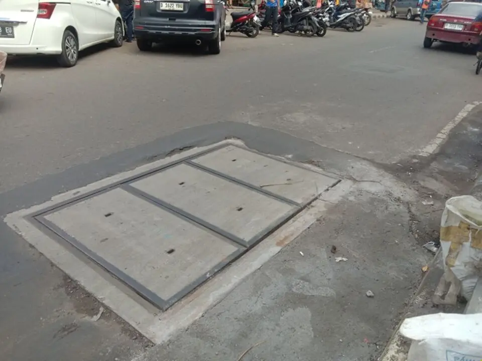 Tambalan Aspal Bekas Galian Kabel di Bandung Dikeluhkan Warga, Permukaan Jalan Tidak Rata