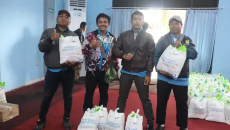 PLN UP3 Bandung Salurkan Program Tebus Sembako Murah bagi Tenaga Alih Daya Sambut Ramadan PLN UP3 Bandung Salurkan Program Tebus Sembako Gratis bagi Tenaga Alih Daya