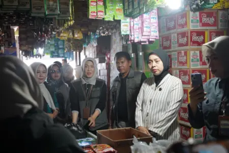 Wabup Garut Sidak Pasar Andir, Tindaklanjuti Keluhan Warga soal LPG 3 Kg Wakil Bupati Garut, Putri Karlina, melakukan kunjungan ke Pasar Andir