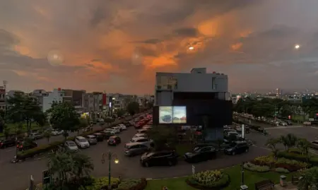 Suasana parkiran paskal Bandung dipadati kendaran pelat luar daerah