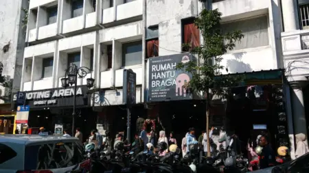Sejumlah wisatawan luar daerah memadati kawasan rumah hantu bandung
