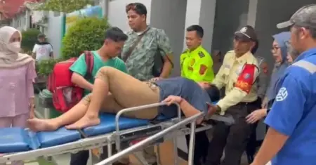 Darurat Medis di Rest Area Cipali, Polisi Tangani Cepat Pemudik Terjatuh di KM 166 Darurat Medis di Rest Area Cipali, Polisi Tangani Cepat Pemudik Terjatuh di Toilet
